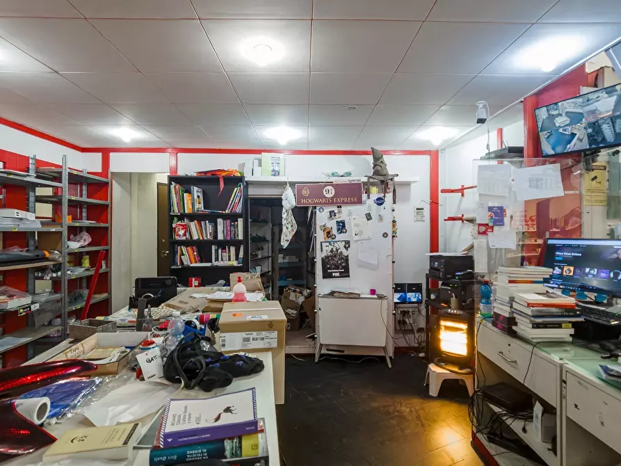 Immagine 14 di Locale commerciale in vendita  in Corso Peschiera a Torino