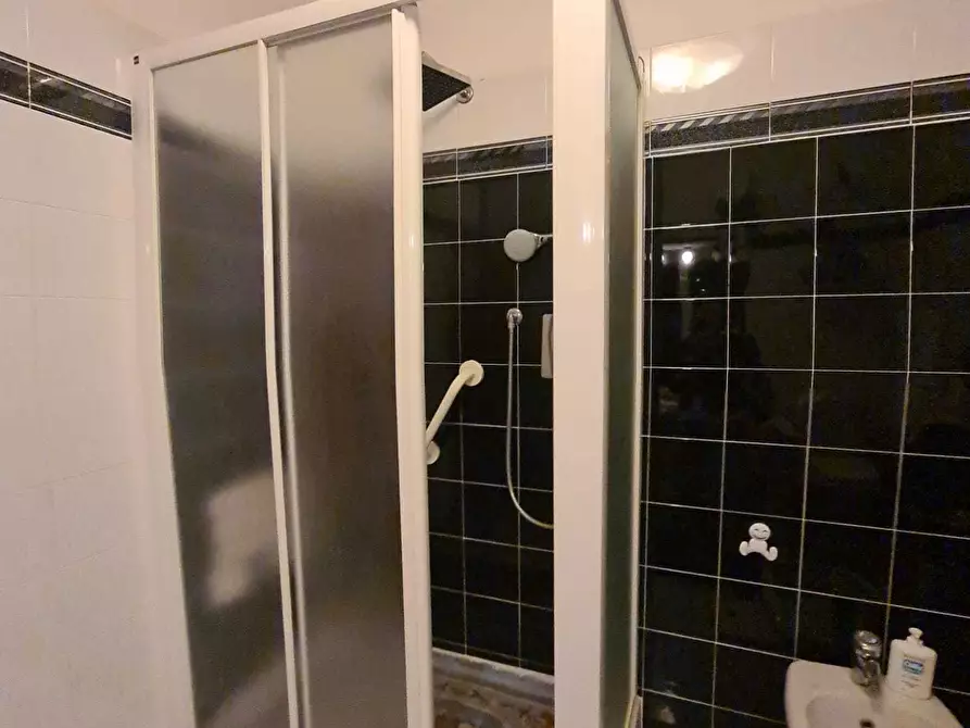 Immagine 18 di Pentalocale in vendita  a Livorno