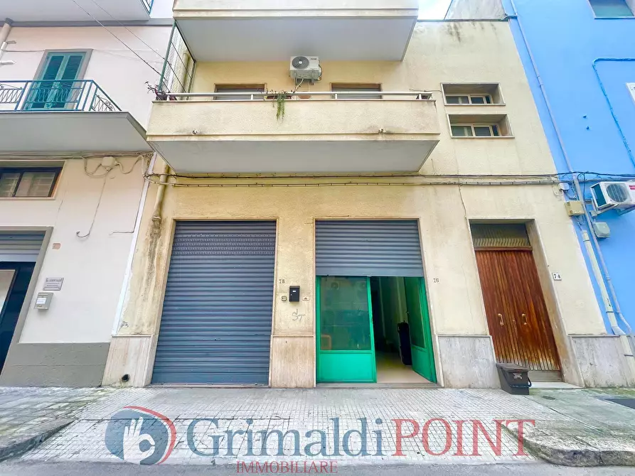 Immagine 12 di Magazzino in vendita  in Via Duca d'Aosta 76 a Lecce