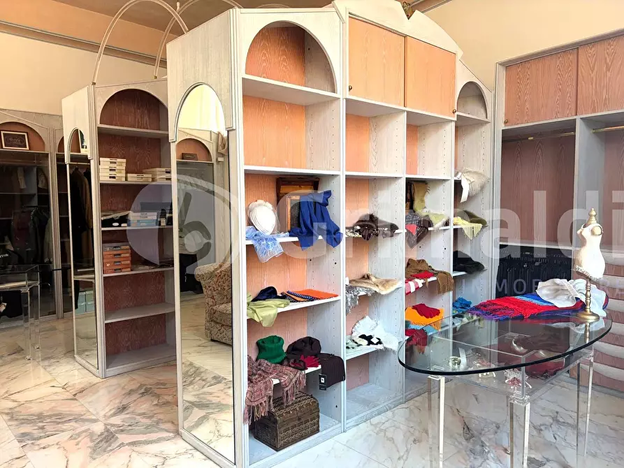 Immagine 19 di Locale commerciale in vendita  in Via Aldo Moro 89 a Tuglie