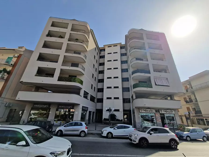 Immagine 7 di Locale commerciale in vendita  in Via Adolfo Celi 185 a Messina