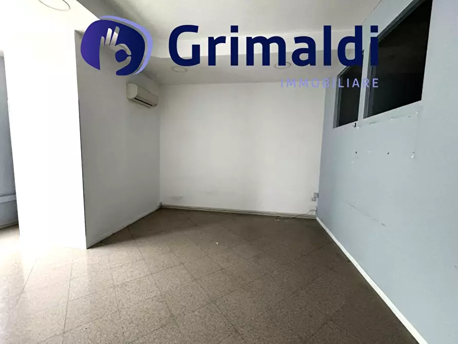 Immagine 9 di Ufficio in affitto  a Napoli