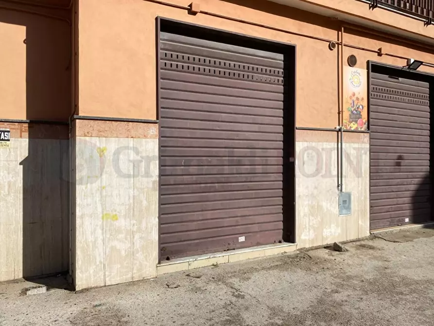 Immagine 3 di Locale commerciale in affitto  a Giugliano In Campania