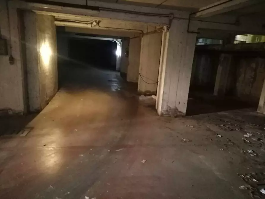 Immagine 9 di Garage in vendita  in Viale Marx a Roma