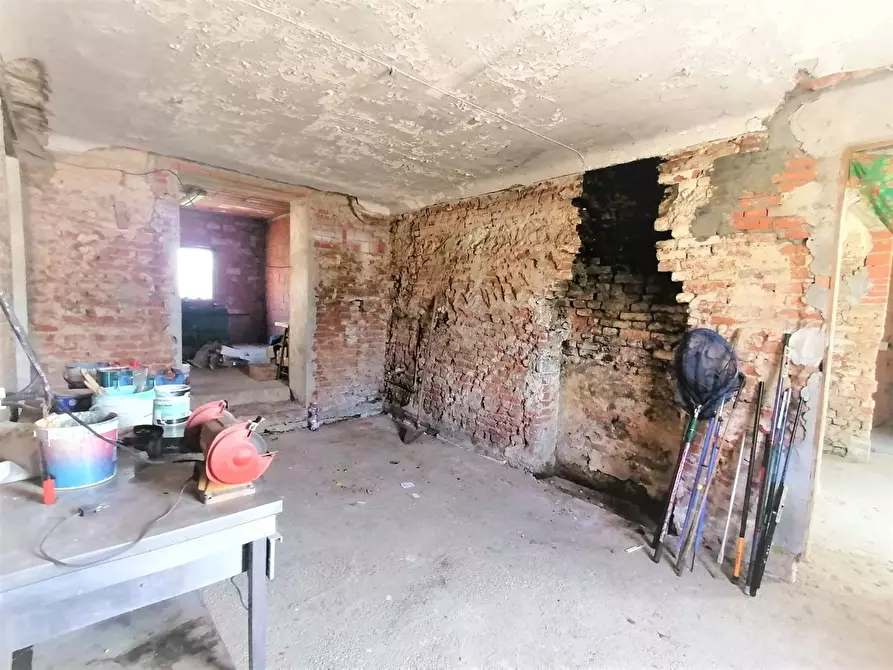 Immagine 12 di Rustico / casale in vendita  in via adua 10 a Pezzana