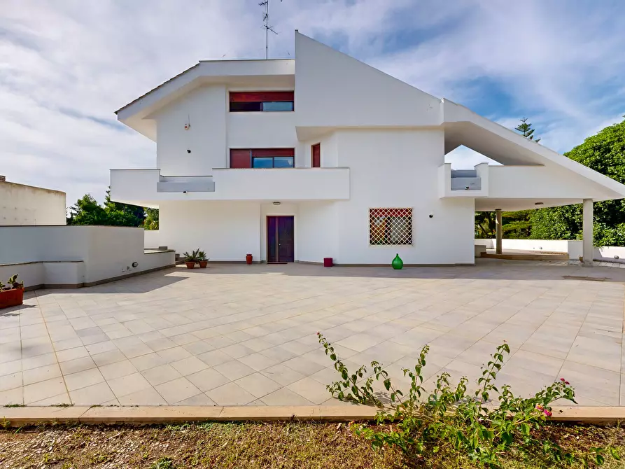 Immagine 39 di Villa in vendita  in Via Venosa 5 a Lecce