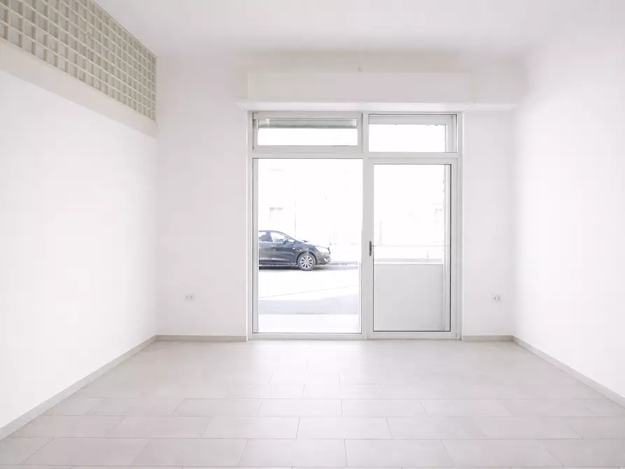 Immagine 8 di Locale commerciale in vendita  in Via Quarto 2/A a Melendugno