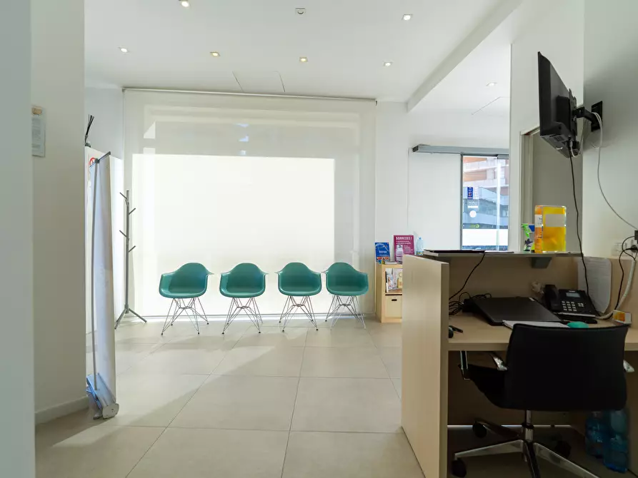 Immagine 2 di Ufficio in vendita  in Viale G. Leopardi 134 a Lecce
