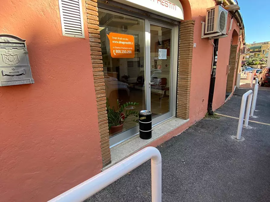 Immagine 2 di Locale commerciale in affitto  in Via Francesco Breschi 28 a Anzio