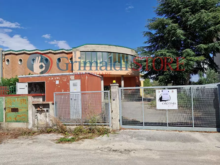 Immagine 10 di Locale commerciale in vendita  in Contrada Piana , SP 29 a Benevento