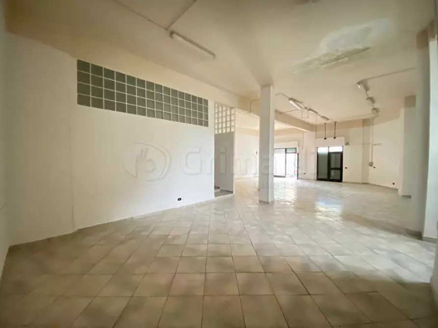 Immagine 3 di Locale commerciale in affitto  a Villaricca