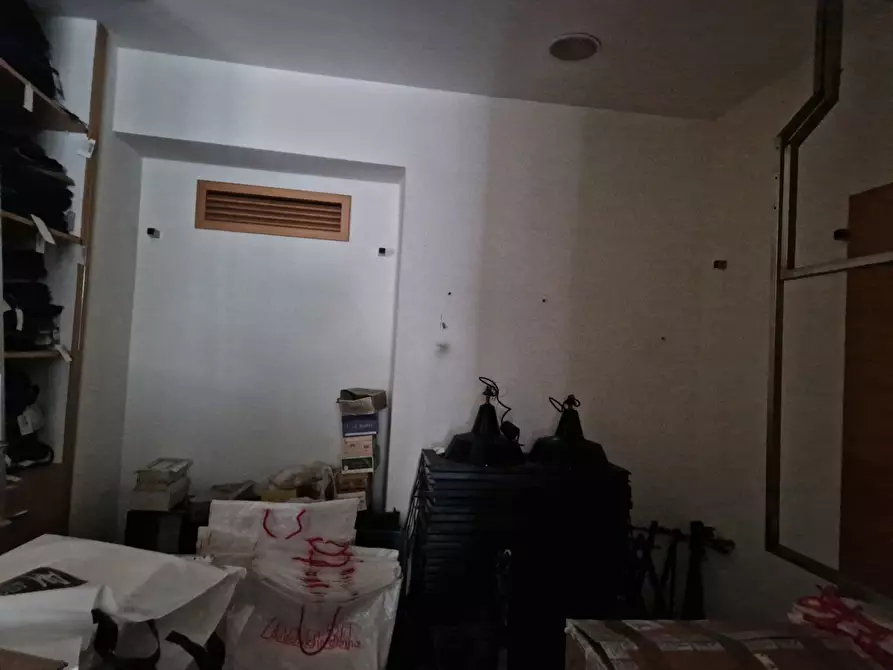 Immagine 11 di Locale commerciale in vendita  in Via Ettore Lombardo Pellegrino 19 a Messina