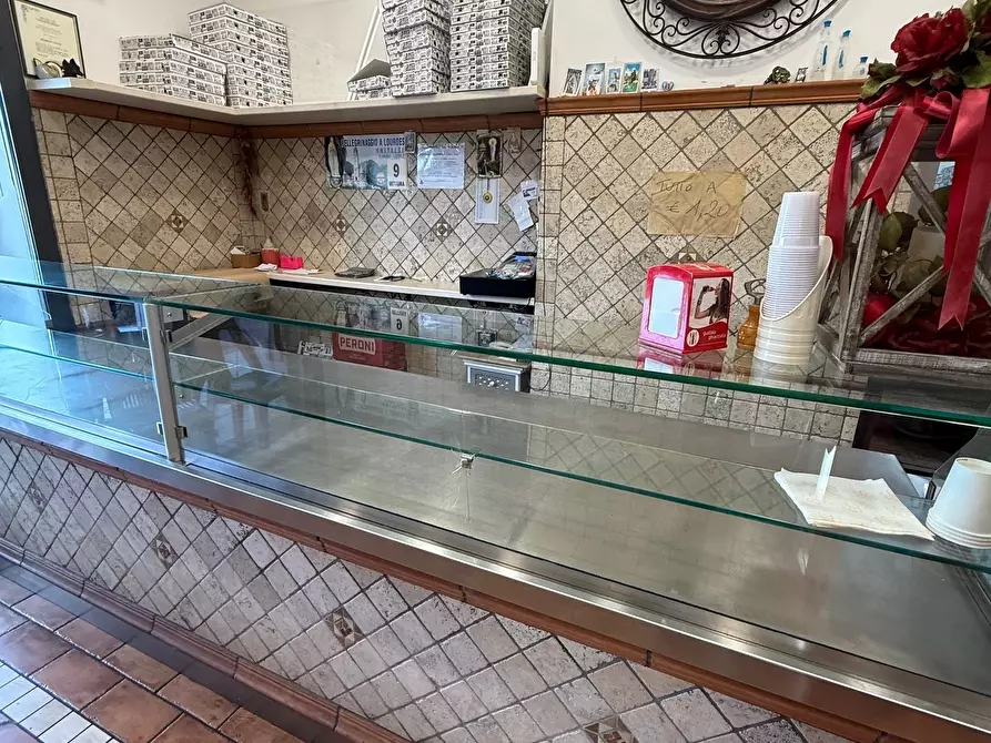Immagine 5 di Locale commerciale in vendita  in Via Santa Maria 160 a Nettuno