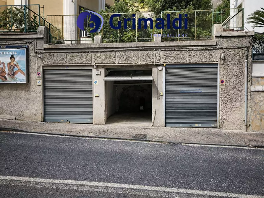 Immagine 3 di Garage in vendita  in Via Torquato Tasso 189 a Napoli