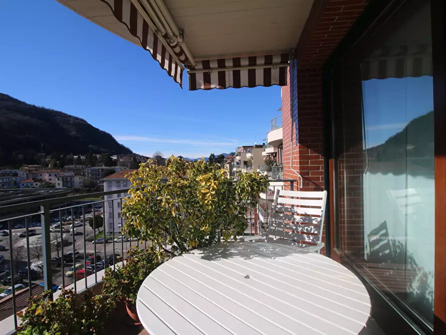 Immagine 7 di Trilocale in vendita  a Como