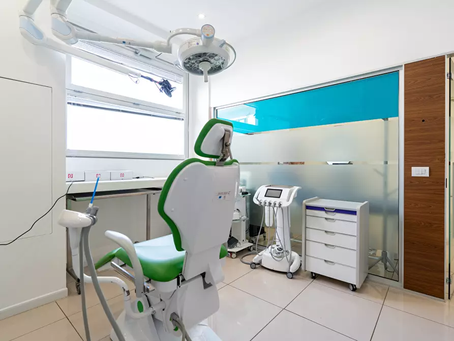 Immagine 10 di Ufficio in vendita  in Viale G. Leopardi 134 a Lecce
