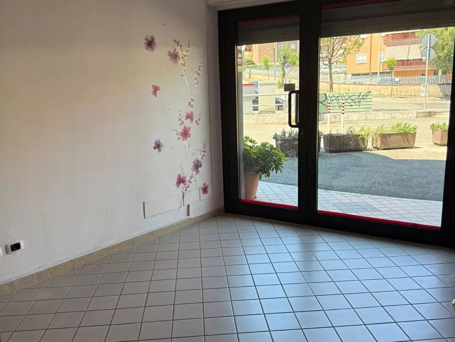 Immagine 14 di Attività commerciale in affitto  in Via Aldo Moro 98 a Aprilia
