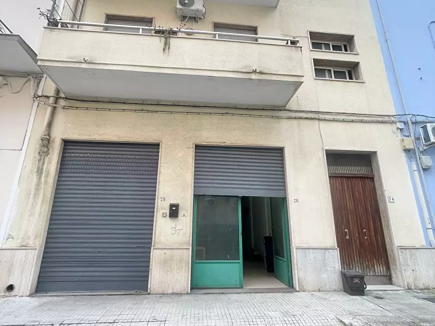 Immagine 5 di Magazzino in vendita  in Via Duca d'Aosta 76 a Lecce