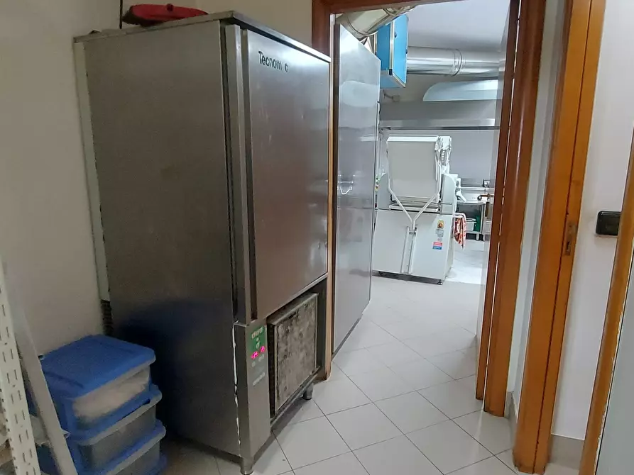 Immagine 27 di Locale commerciale in vendita  in Viale Porta Pia 5 a Brindisi