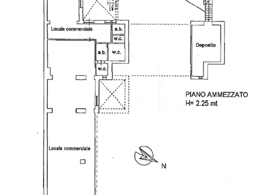 Immagine 4 di Locale commerciale in vendita  in Piazza Cairoli 21 a Brindisi