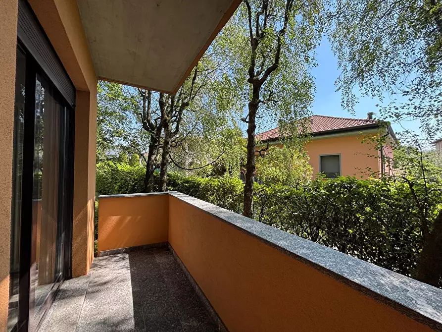 Immagine 14 di Trilocale in vendita  a Como
