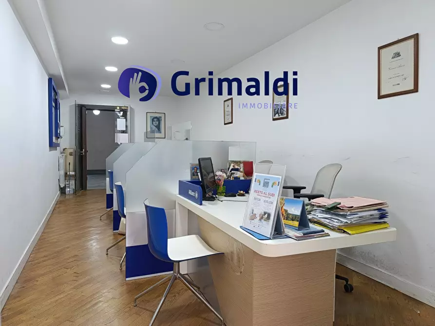 Immagine 10 di Ufficio in affitto  a Napoli