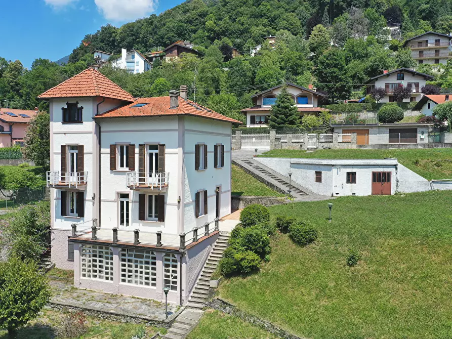 Immagine 1 di Villa in vendita  a Dizzasco