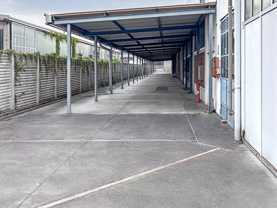 Immagine 11 di Capannone industriale in vendita  in Via Papa Pio X 66 a Mariano Comense