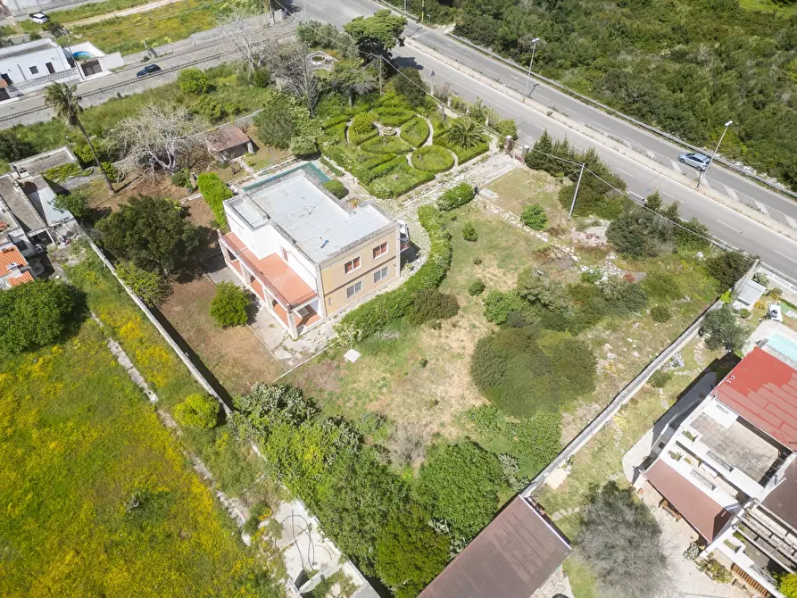 Immagine 18 di Villa in vendita  in Via Camaiore 2 a Lecce