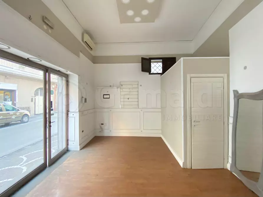 Immagine 1 di Locale commerciale in affitto  a Giugliano In Campania