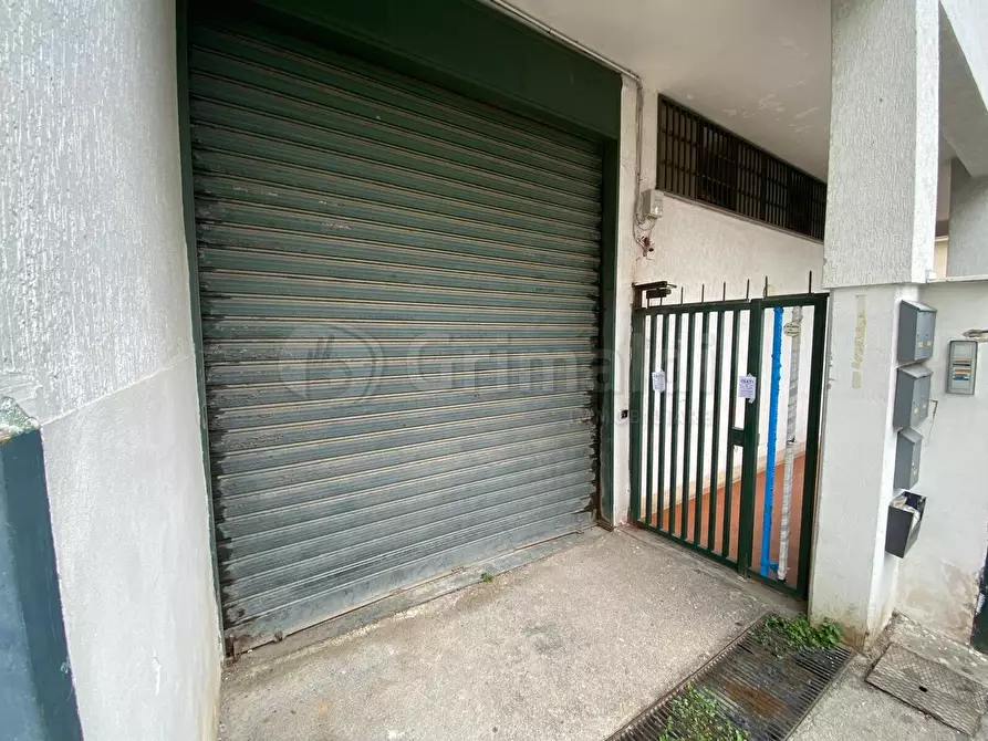 Immagine 6 di Garage in vendita  a Giugliano In Campania