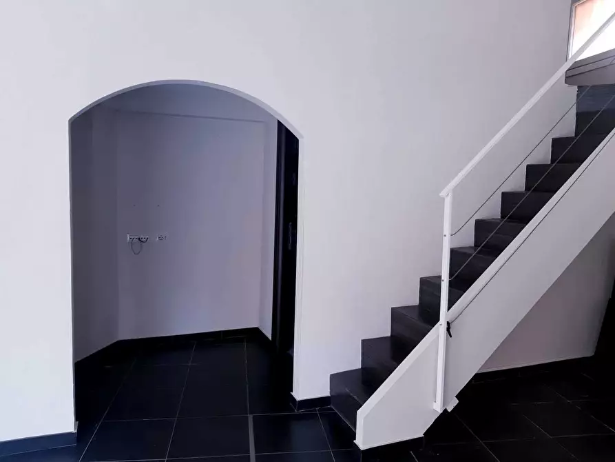 Immagine 5 di Locale commerciale in affitto  in Via Francesco Breschi 2 a Anzio