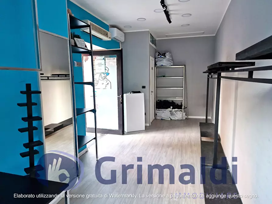 Immagine 3 di Locale commerciale in affitto  in P.zza Della Repubblica 66 a Pozzuoli