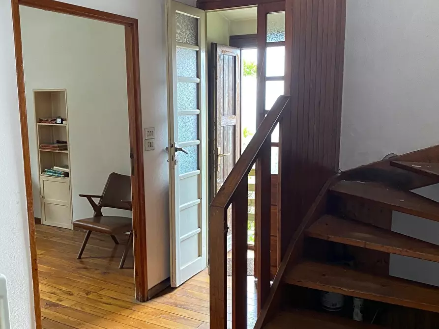 Immagine 14 di Villa in vendita  in via Scalini 38 a Brunate