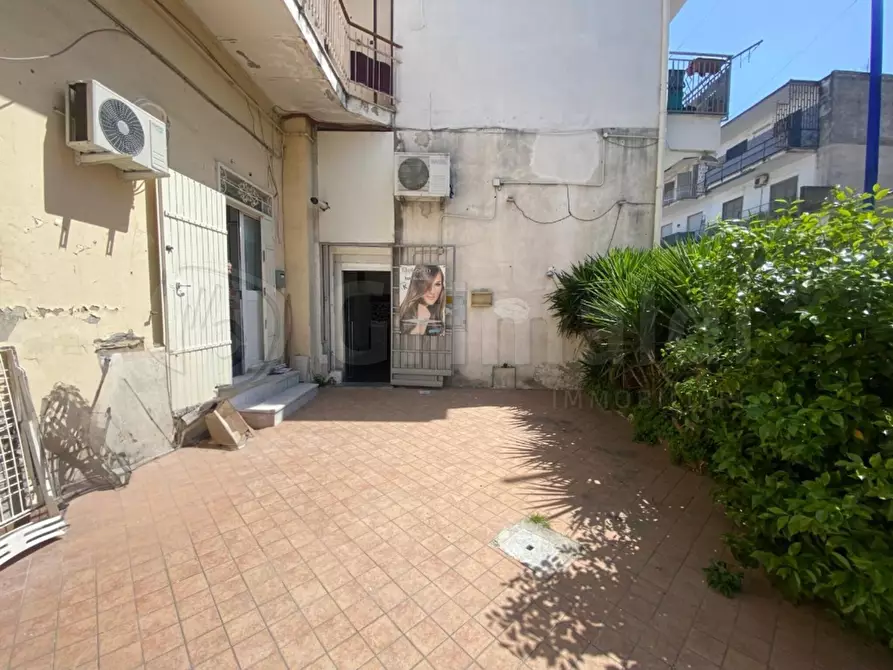Immagine 7 di Locale commerciale in affitto  a Giugliano In Campania