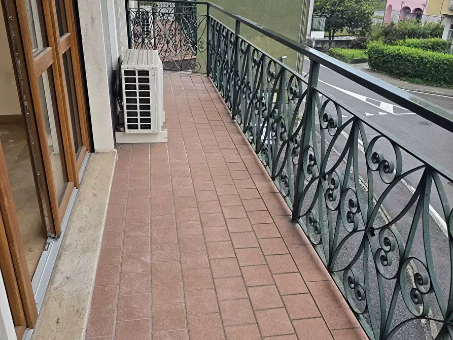Immagine 11 di Trilocale in vendita  in Via Giacomo Leopardi 16 a Erba