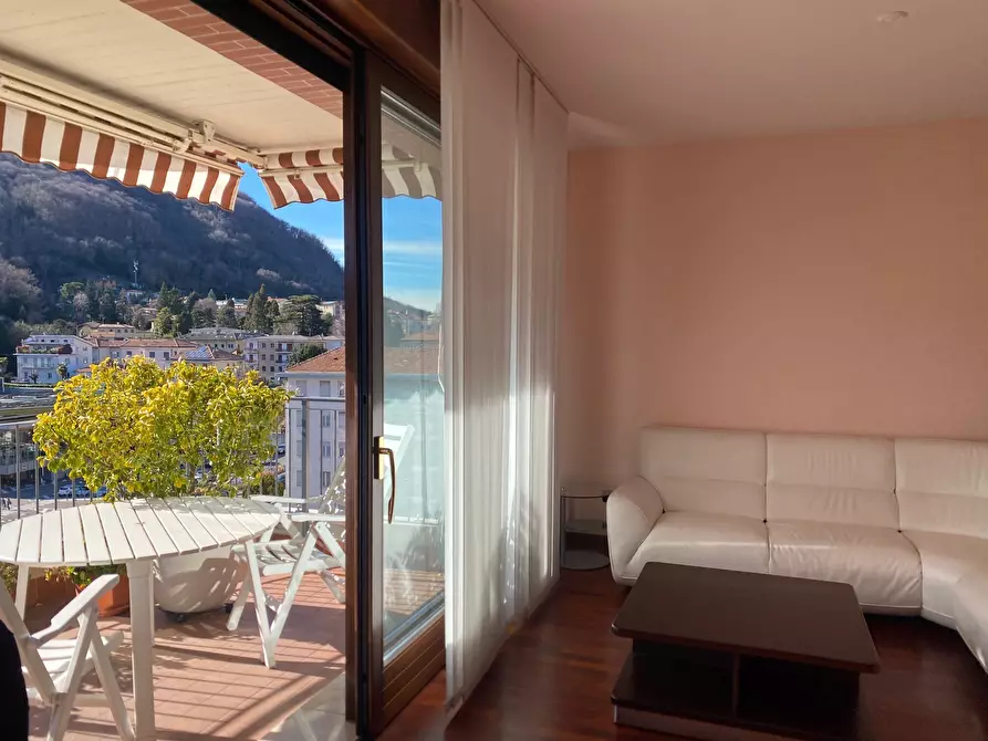 Immagine 3 di Trilocale in vendita  a Como