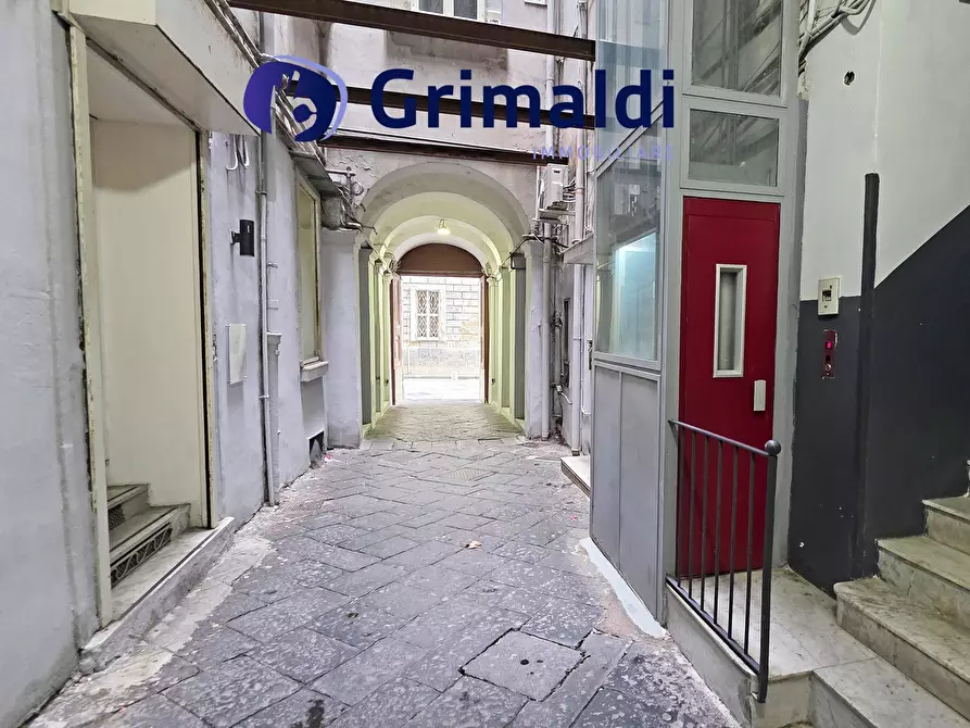 Immagine 38 di Quadrilocale in vendita  in Via Chiatamone a Napoli