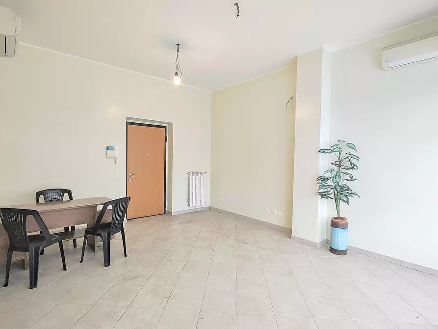 Immagine 4 di Locale commerciale in vendita  in Via alberto giolitti 53 a Roma