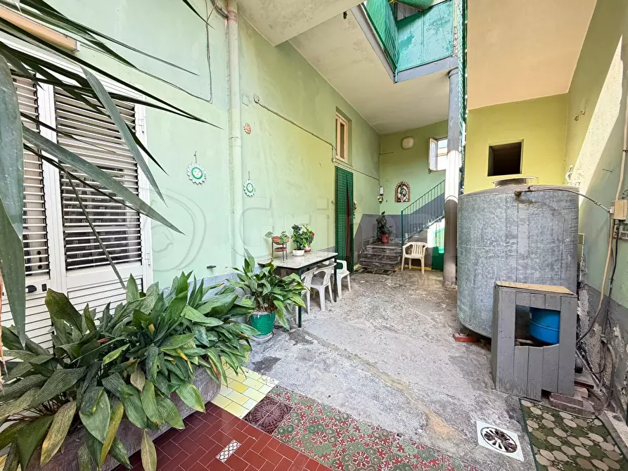 Immagine 2 di Casa indipendente in vendita  a Giugliano In Campania