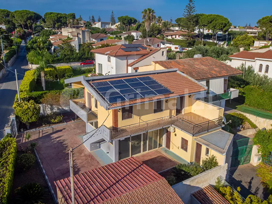 Immagine 2 di Villa in vendita  a Siracusa
