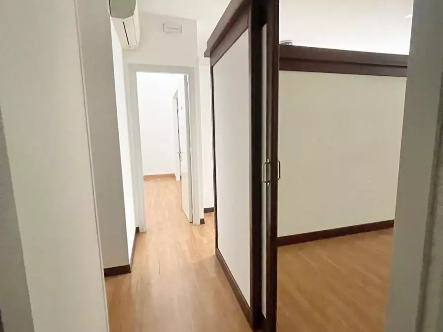 Immagine 11 di Locale commerciale in affitto  in Via G. D'Annunzio 61 a Lecce