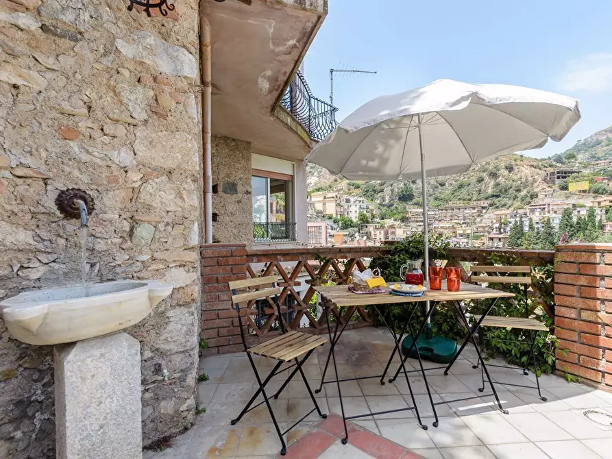 Immagine 8 di Appartamento in vendita  in Via Fontana Vecchia 5 a Taormina