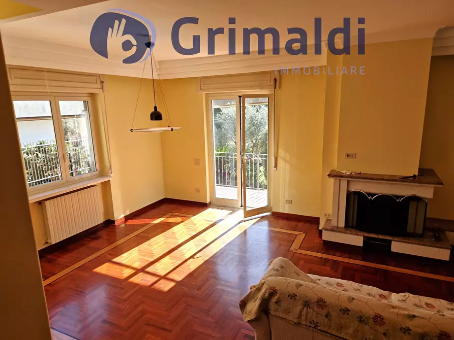 Immagine 13 di Villa in vendita  in Via Comunale Guantai Ad Orsolone 177 a Napoli