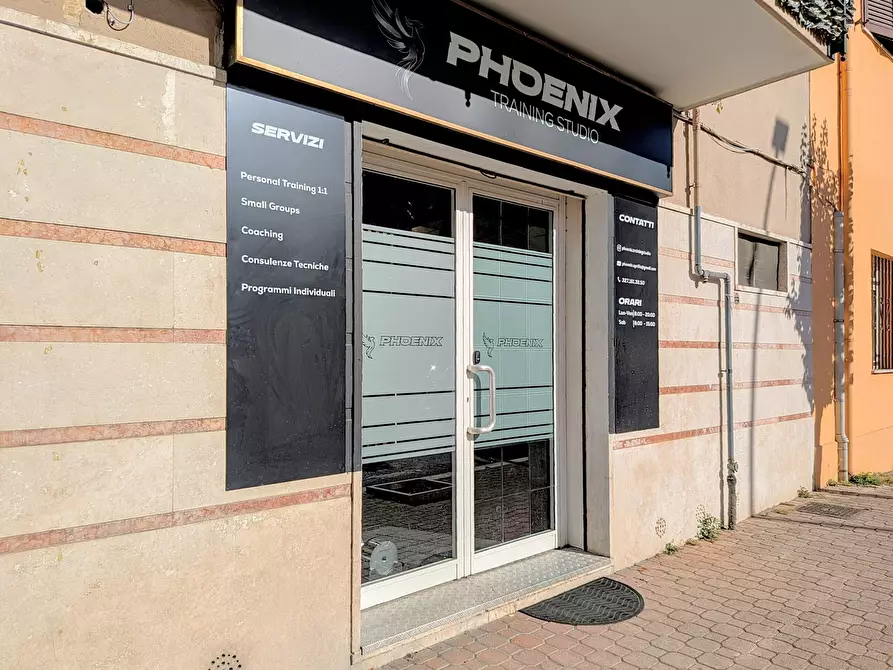 Immagine 2 di Locale commerciale in vendita  in Via delle Margherite 98 a Aprilia