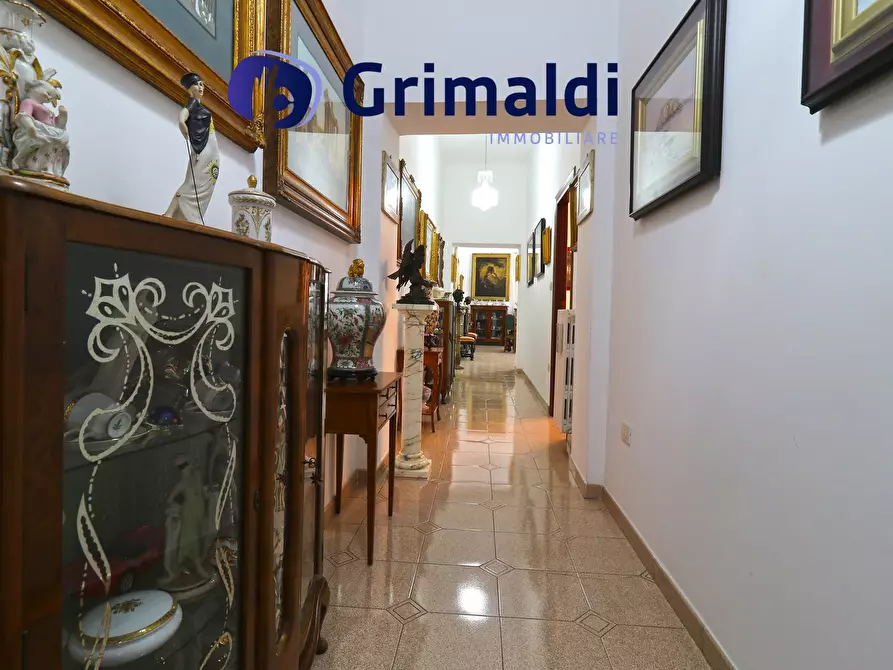 Immagine 11 di Quadrilocale in vendita  in Via Chiatamone a Napoli