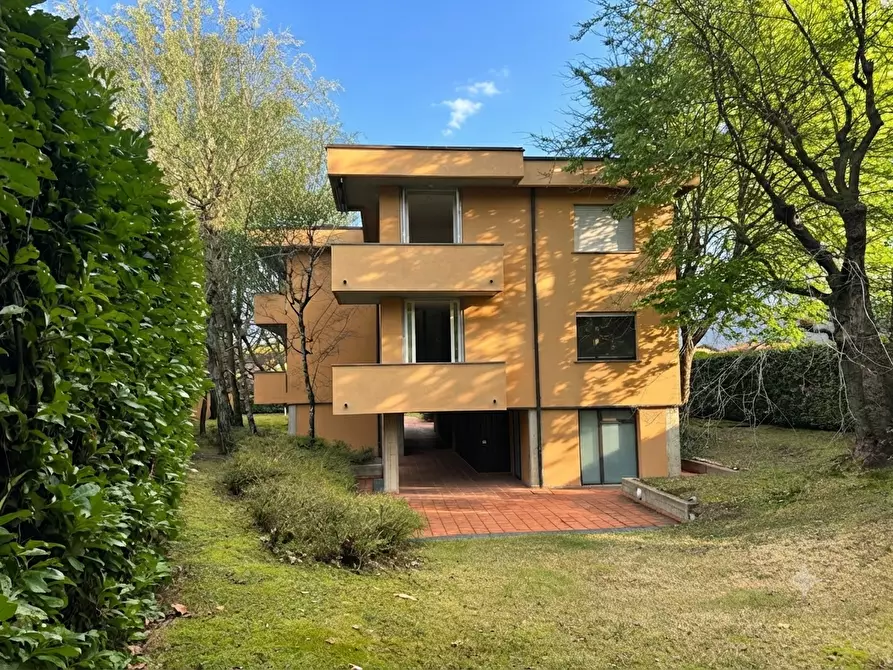 Immagine 1 di Trilocale in vendita  a Como