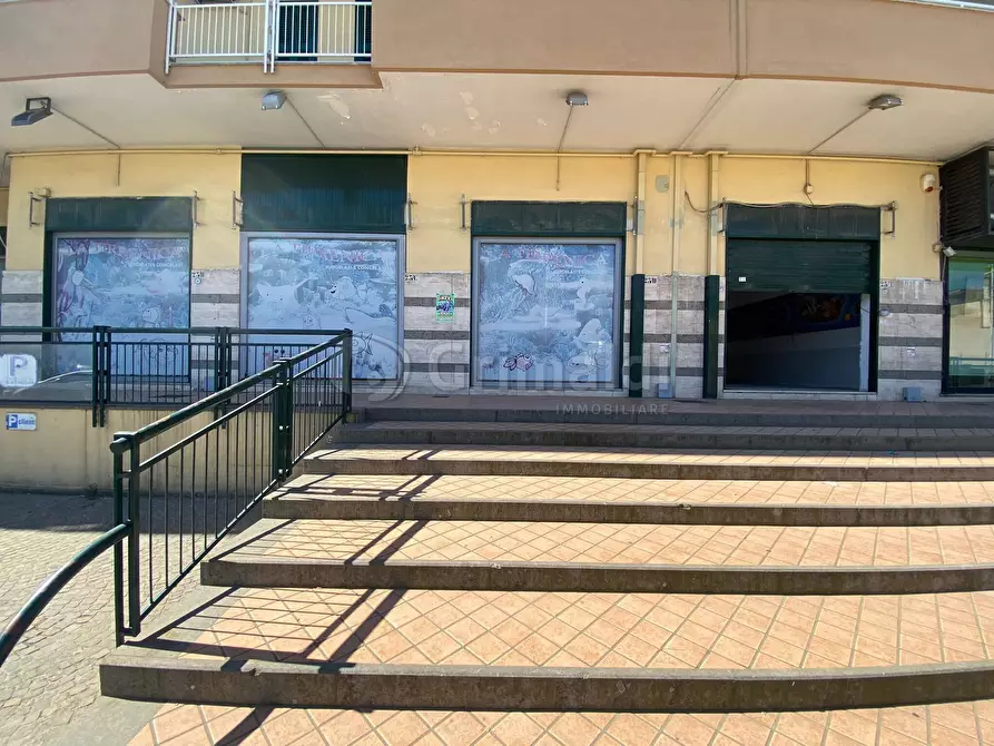 Immagine 5 di Locale commerciale in affitto  a Giugliano In Campania