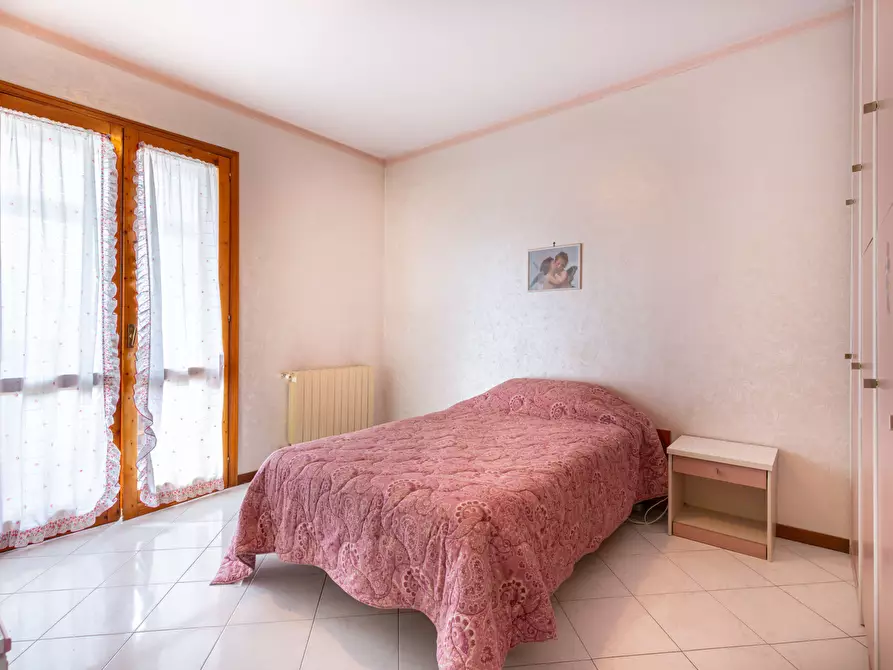 Immagine 19 di Pentalocale in vendita  in Via Giuseppe Leonardi 24 a Aci Catena
