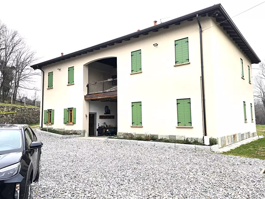 Immagine 1 di Rustico / casale in vendita  in Via C. Battisti 4 a Merone